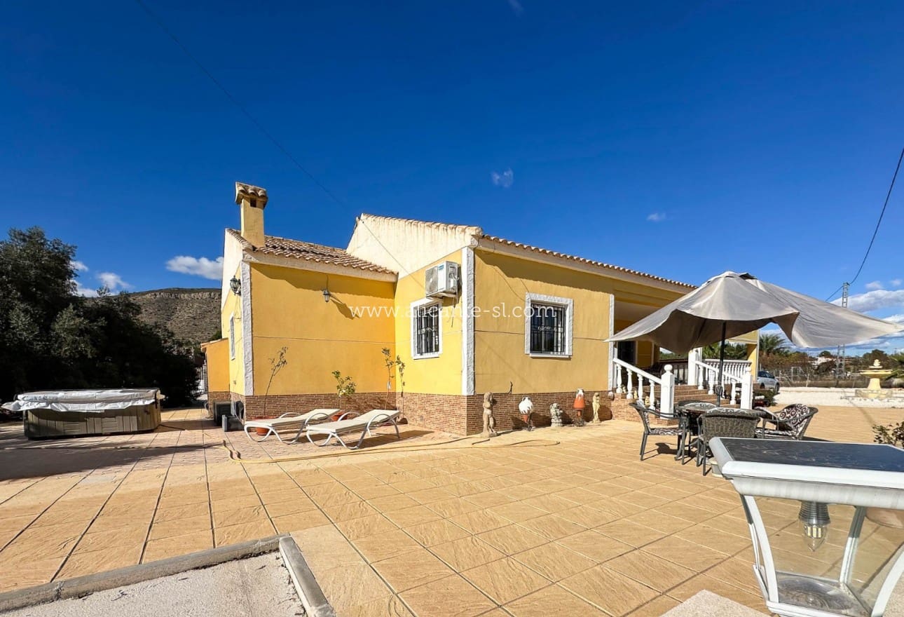 4 makuuhuone Huvila myytävänä paikassa Hondon de las Nieves - 249 950 € (Ref: 9407831)