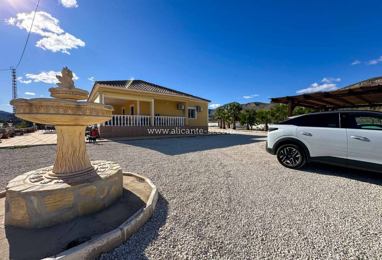 4 makuuhuone Huvila myytävänä paikassa Hondon de las Nieves - 249 950 € (Ref: 9407831)