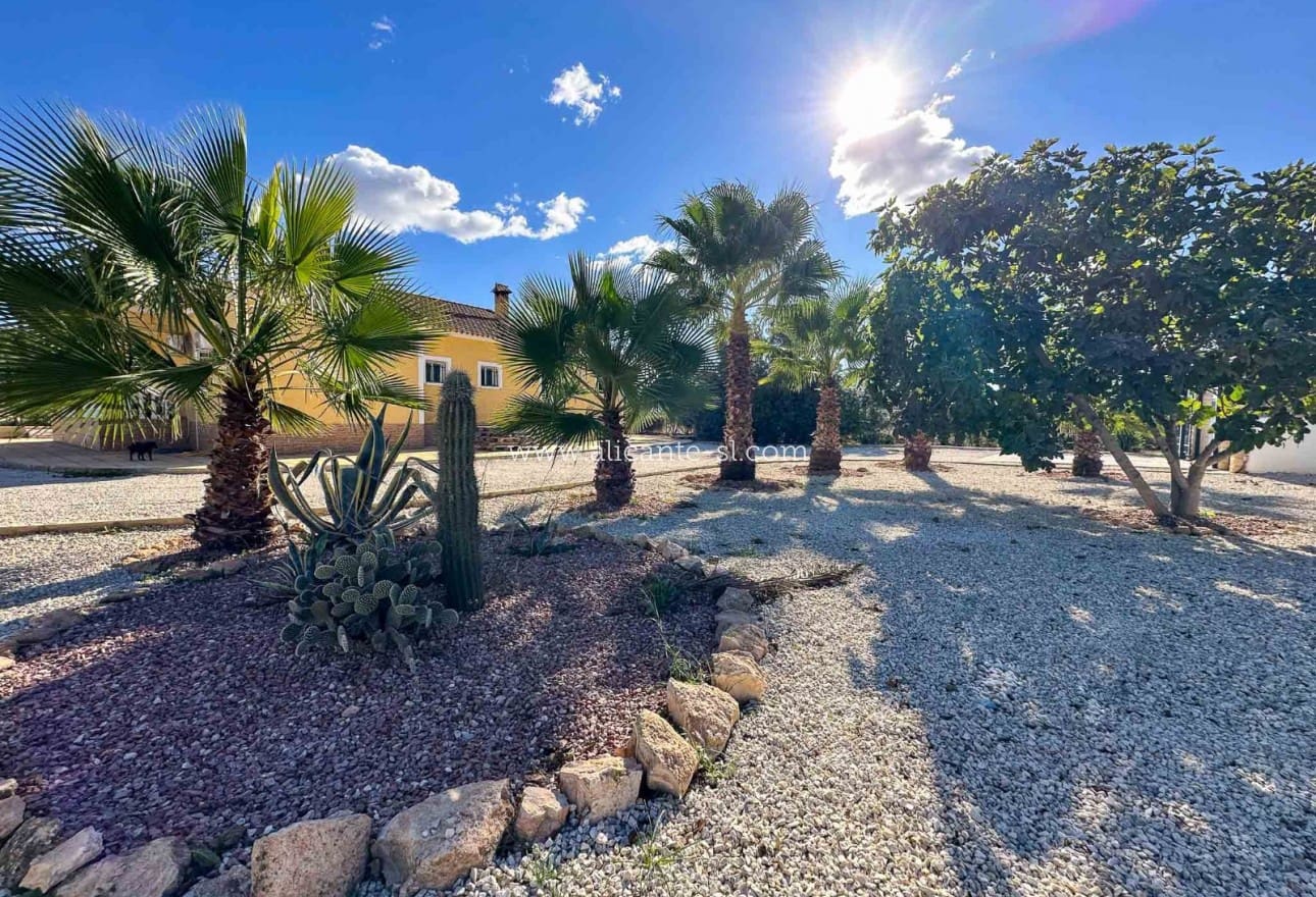 4 makuuhuone Huvila myytävänä paikassa Hondon de las Nieves - 249 950 € (Ref: 9407831)