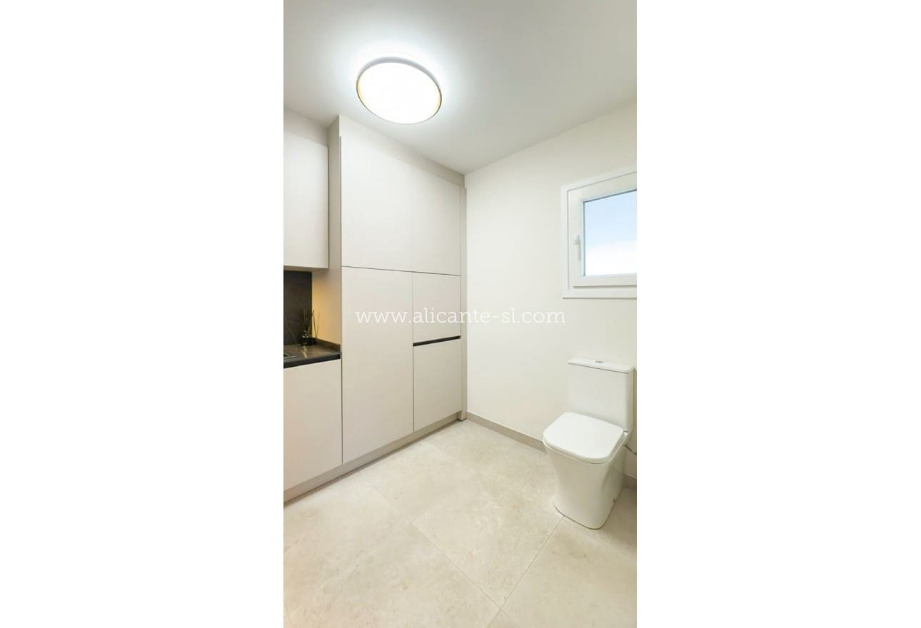 3 soveværelse Finca/Landehus til salg i Pinoso med swimmingpool - € 419.000 (Ref: 9521827)