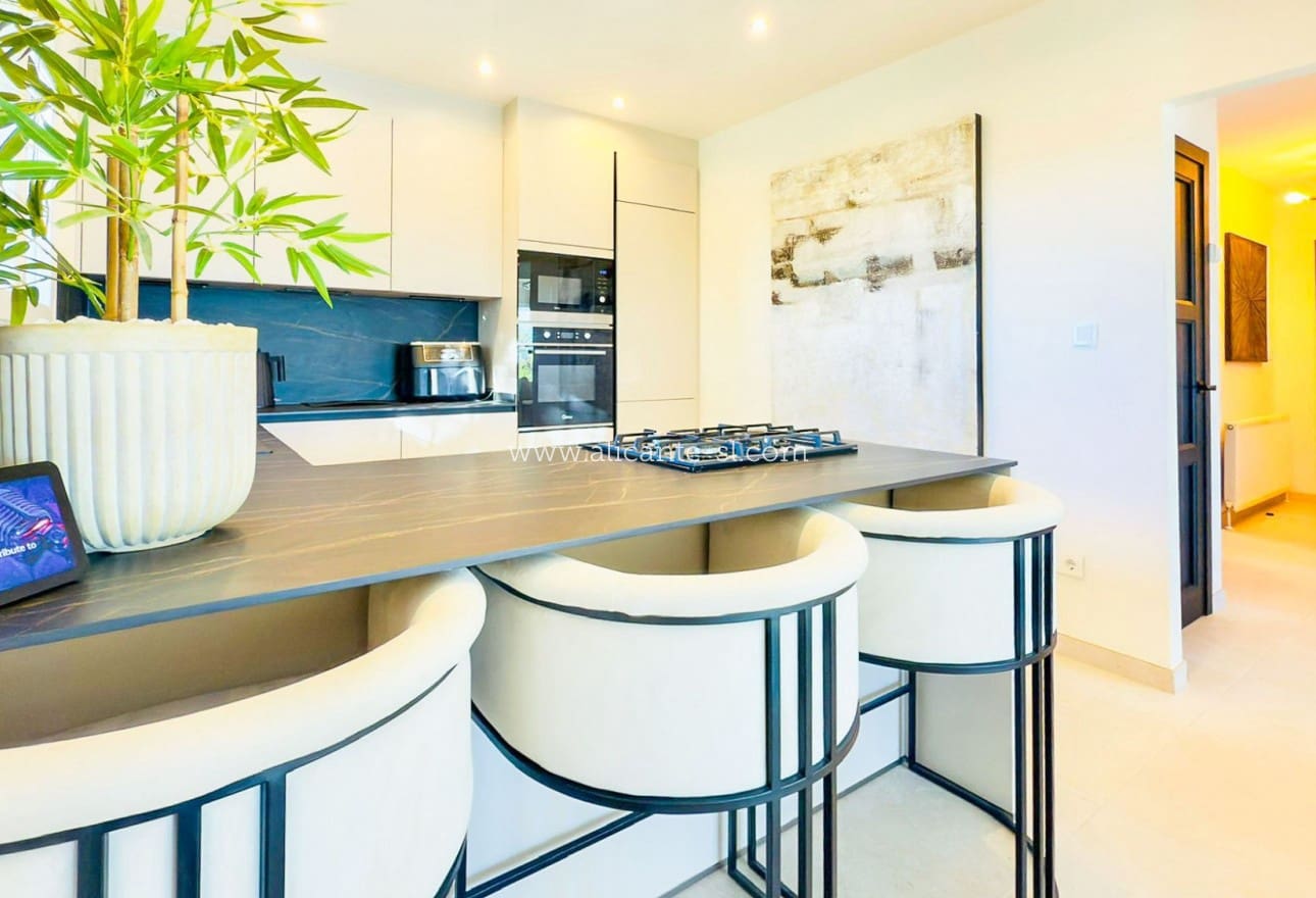 3 soveværelse Finca/Landehus til salg i Pinoso med swimmingpool - € 419.000 (Ref: 9521827)