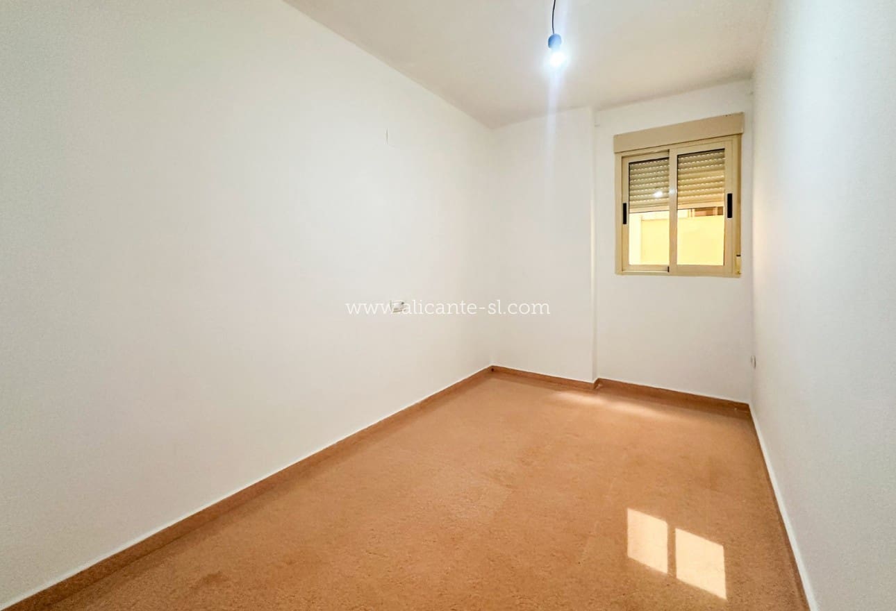 Apartamento de 2 habitaciones en Hondón de las Nieves en venta - 125.000 € (Ref: 9535152)