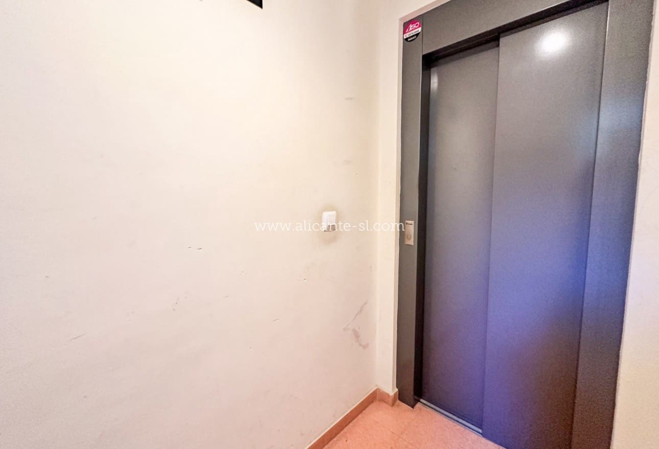 Apartamento de 2 habitaciones en Hondón de las Nieves en venta - 125.000 € (Ref: 9535152)