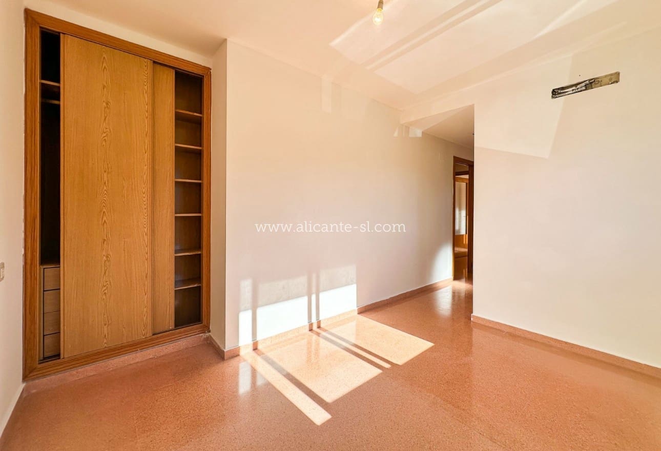 Apartamento de 2 habitaciones en Hondón de las Nieves en venta - 125.000 € (Ref: 9535152)