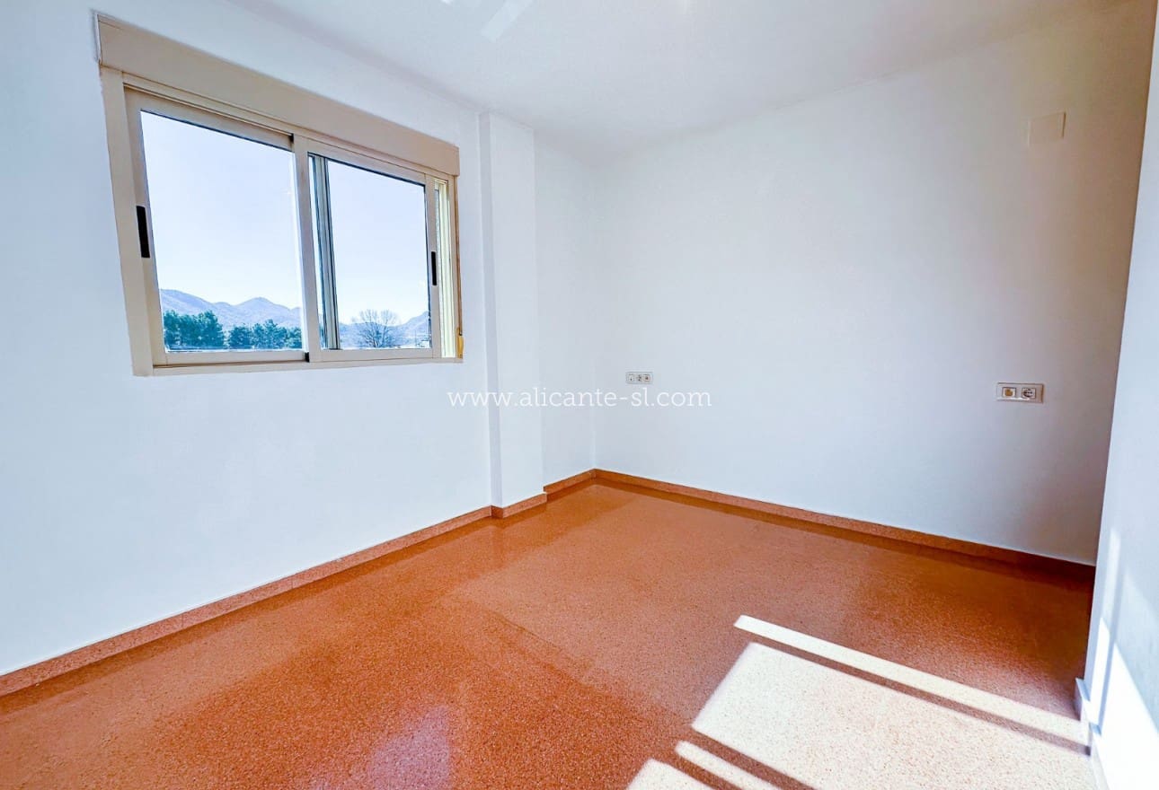 Apartamento de 2 habitaciones en Hondón de las Nieves en venta - 125.000 € (Ref: 9535152)