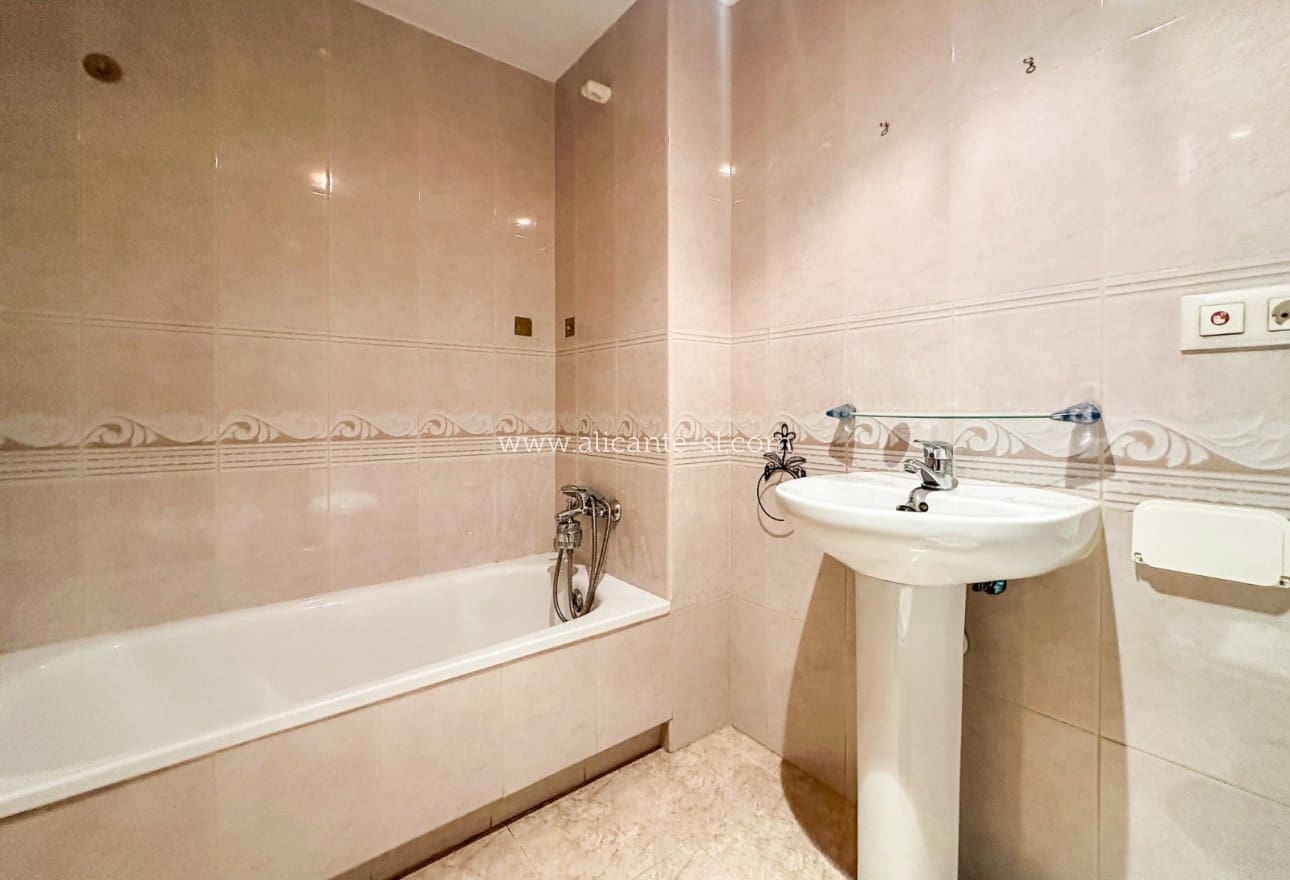 Apartamento de 2 habitaciones en Hondón de las Nieves en venta - 125.000 € (Ref: 9535152)