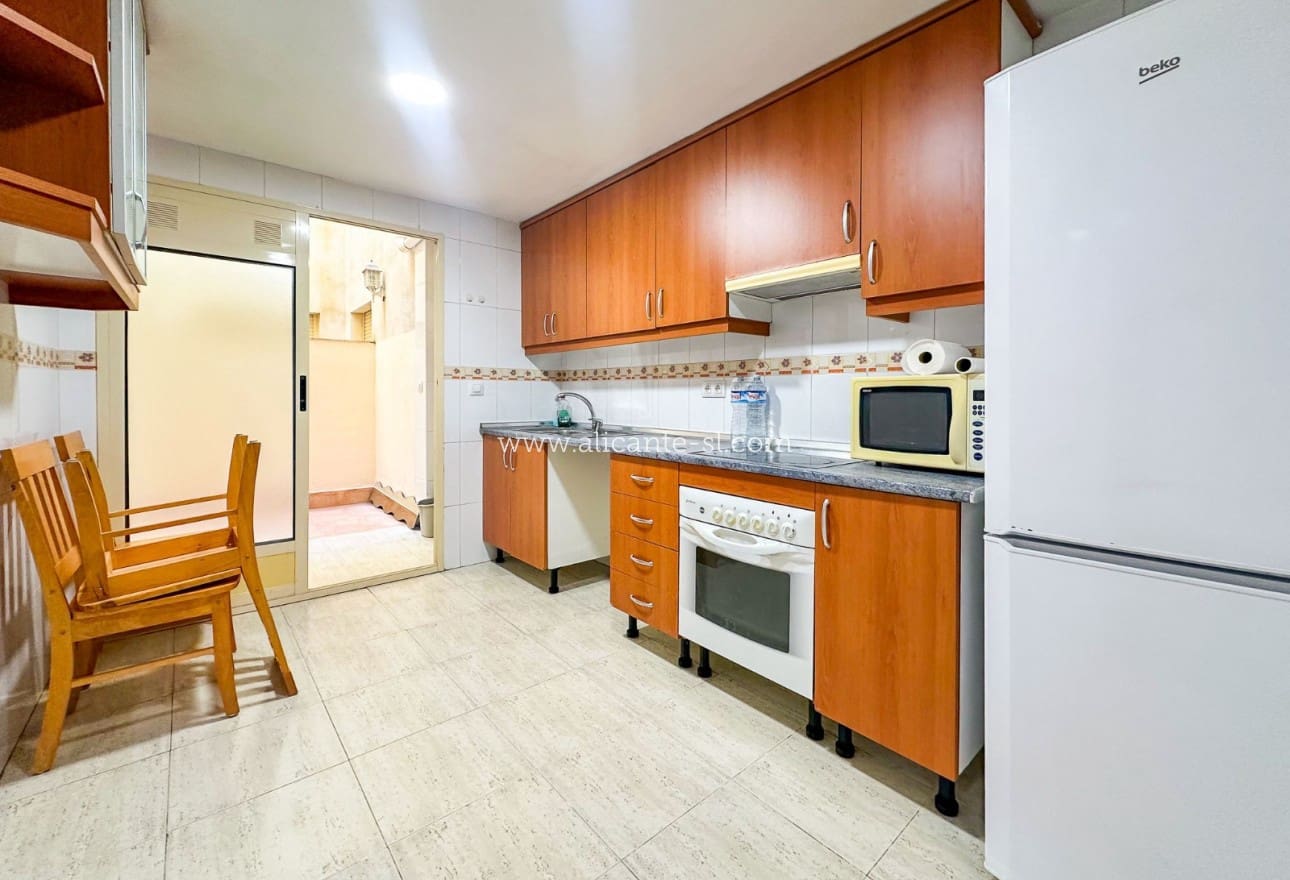 Apartamento de 2 habitaciones en Hondón de las Nieves en venta - 125.000 € (Ref: 9535152)