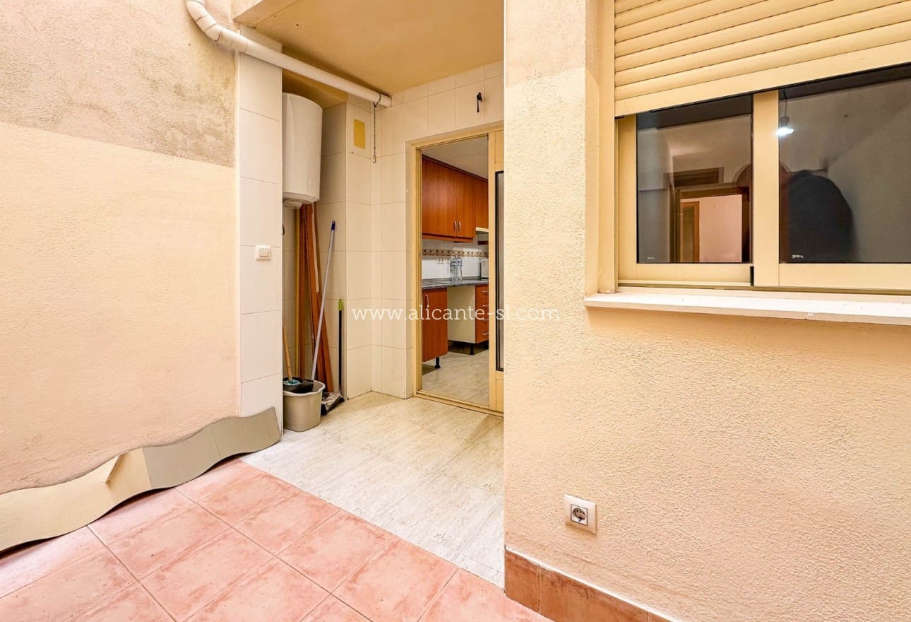 Apartamento de 2 habitaciones en Hondón de las Nieves en venta - 125.000 € (Ref: 9535152)