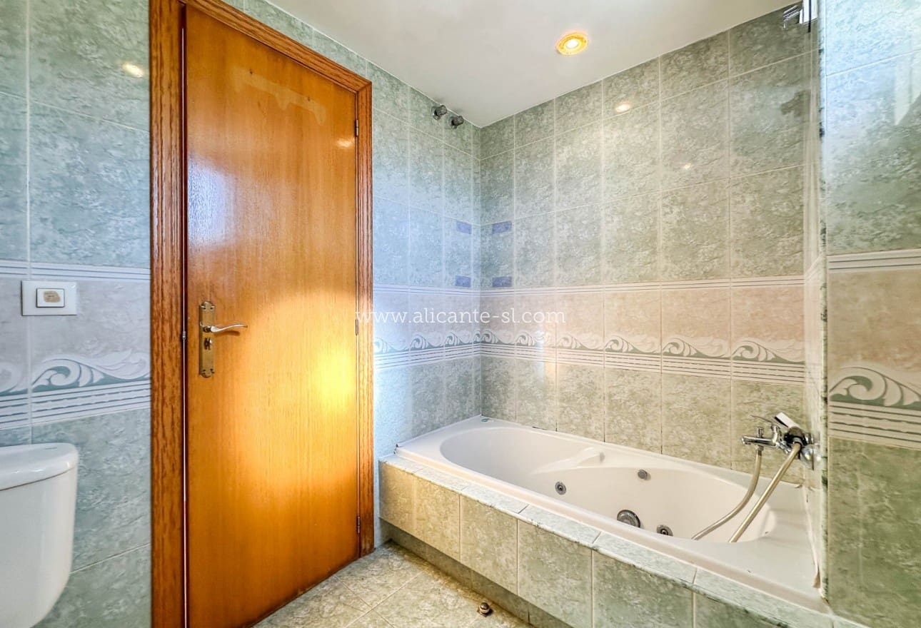 Apartamento de 2 habitaciones en Hondón de las Nieves en venta - 125.000 € (Ref: 9535152)