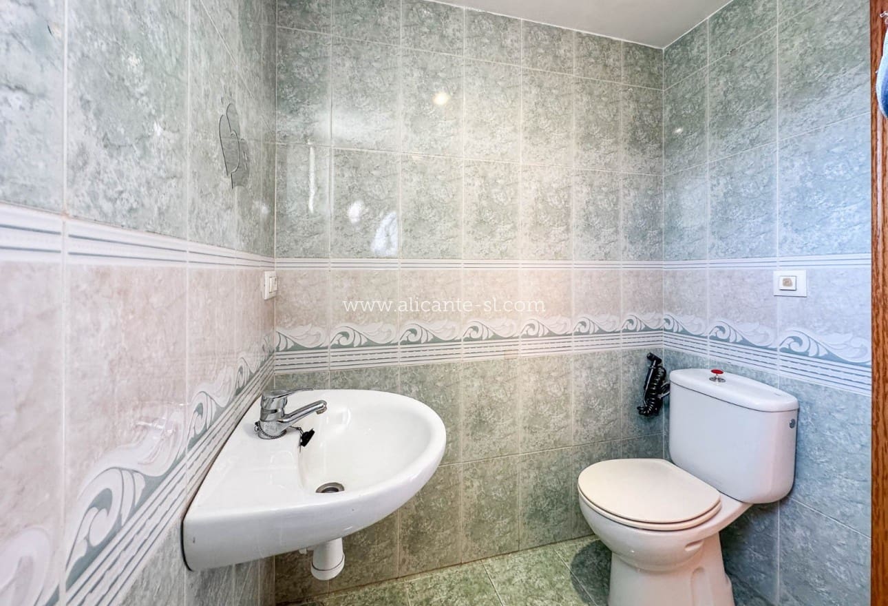 Apartamento de 2 habitaciones en Hondón de las Nieves en venta - 125.000 € (Ref: 9535152)