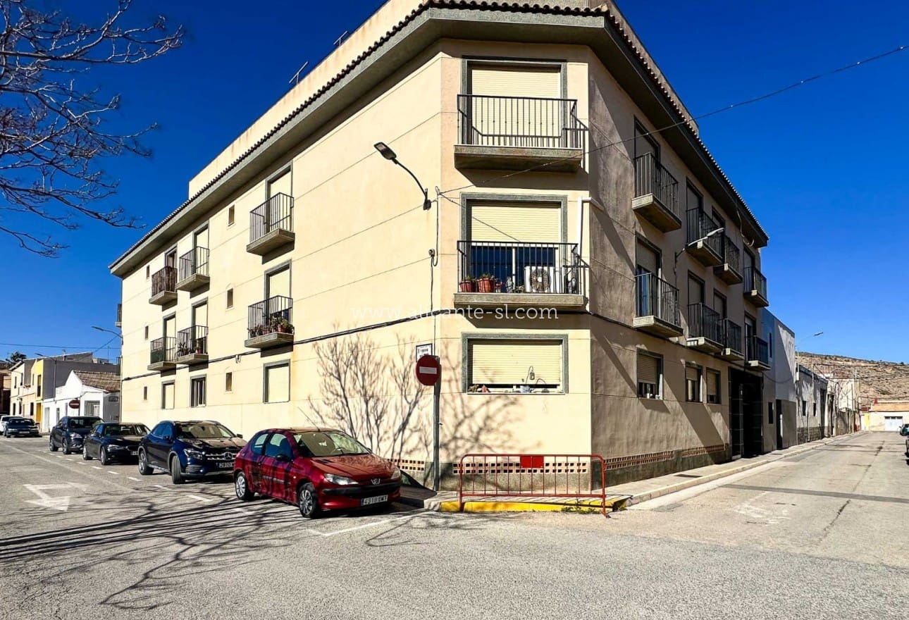 Apartamento de 2 habitaciones en Hondón de las Nieves en venta - 125.000 € (Ref: 9535152)