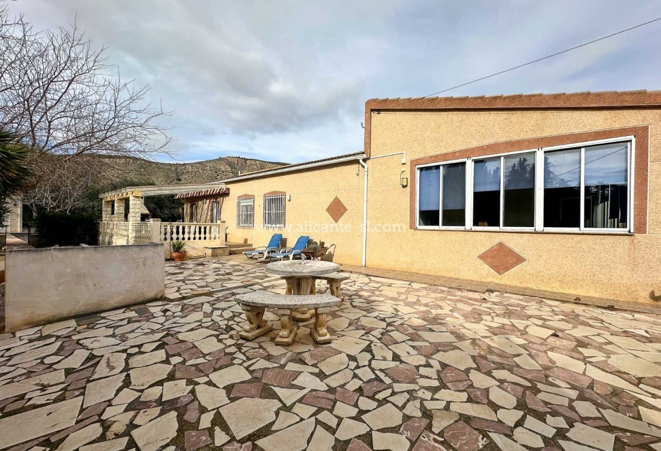 4 sovrum Finca/Hus på landet till salu i Hondon de las Nieves med pool garage - 269 950 € (Ref: 9542658)