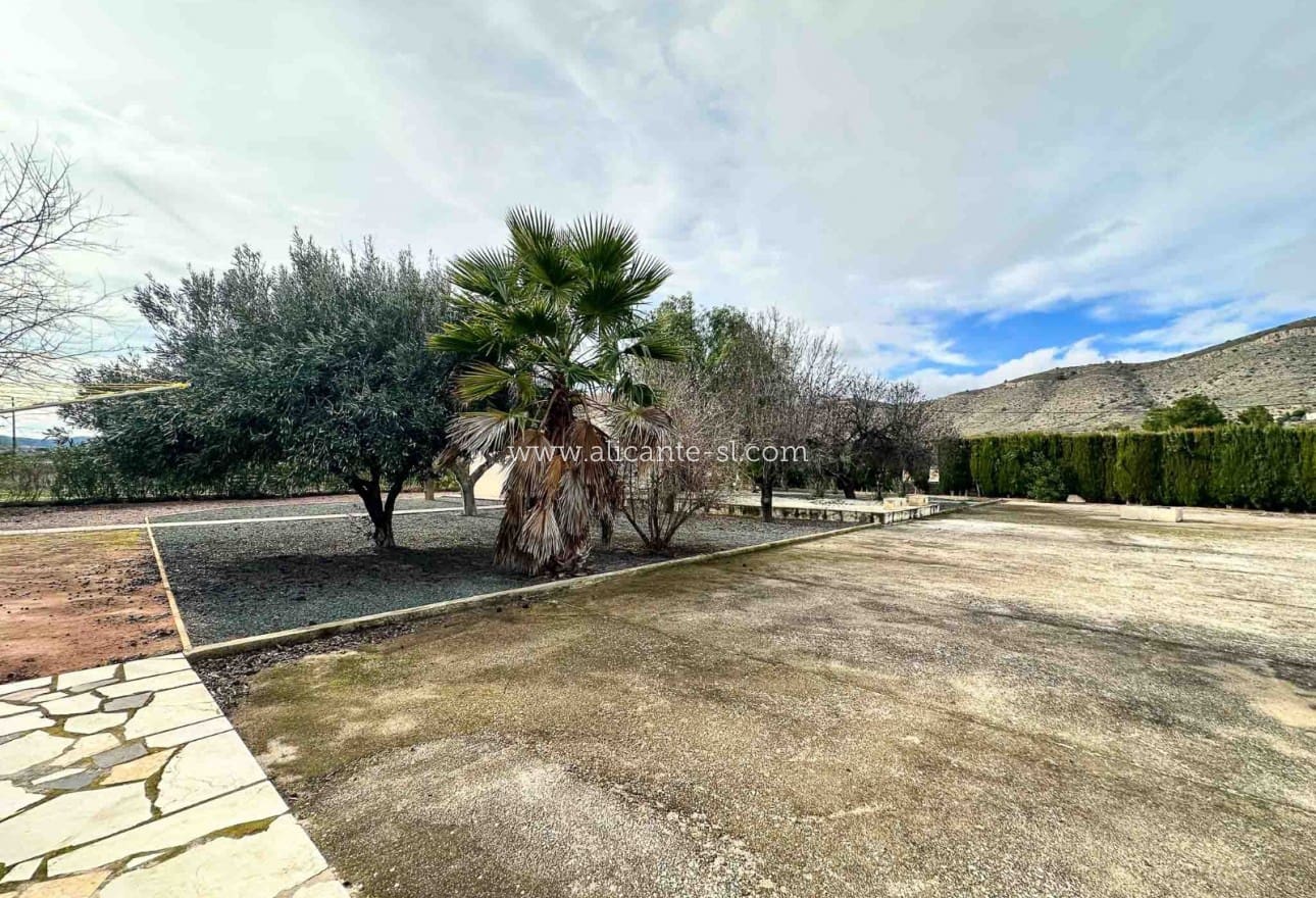 4 sovrum Finca/Hus på landet till salu i Hondon de las Nieves med pool garage - 269 950 € (Ref: 9542658)