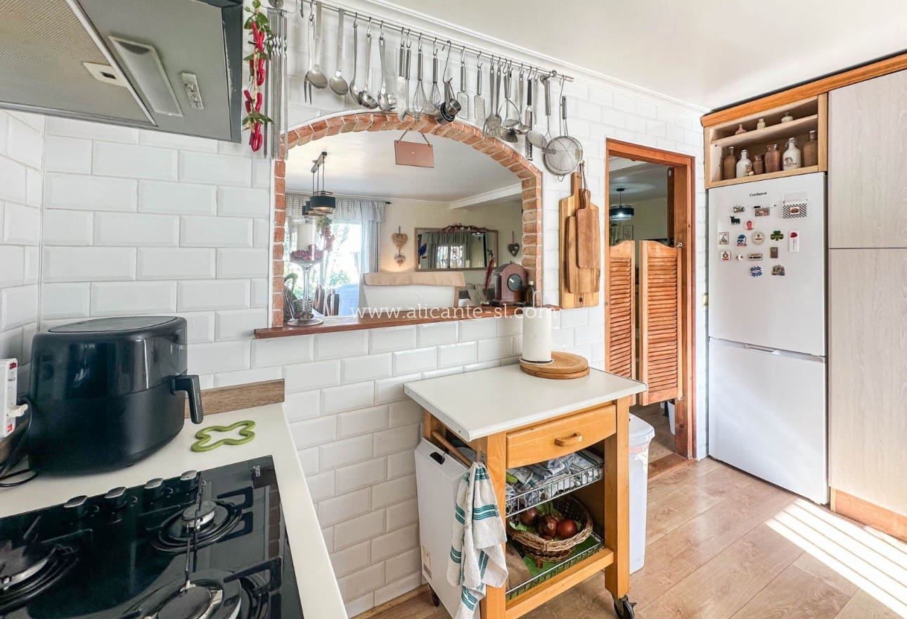 3 makuuhuone Maalaistalo myytävänä paikassa Hondon de las Nieves mukana uima-altaan 
autotalli - 269 950 € (Ref: 9553160)