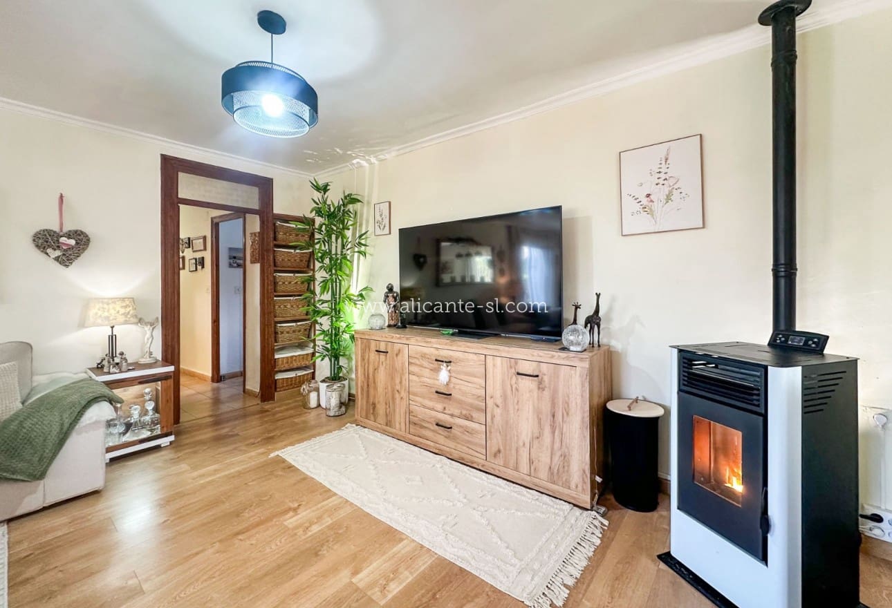 3 makuuhuone Maalaistalo myytävänä paikassa Hondon de las Nieves mukana uima-altaan 
autotalli - 269 950 € (Ref: 9553160)