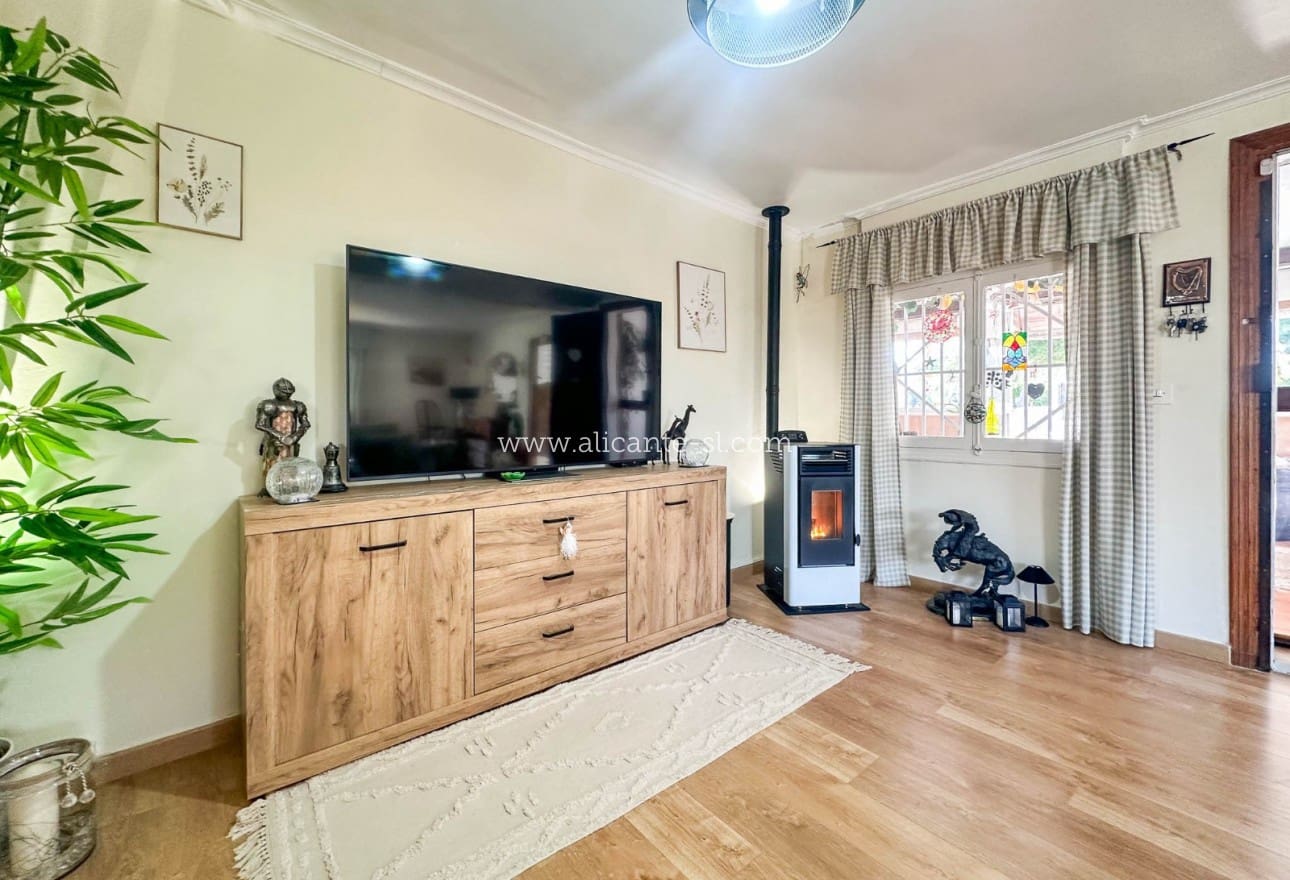 3 makuuhuone Maalaistalo myytävänä paikassa Hondon de las Nieves mukana uima-altaan 
autotalli - 269 950 € (Ref: 9553160)