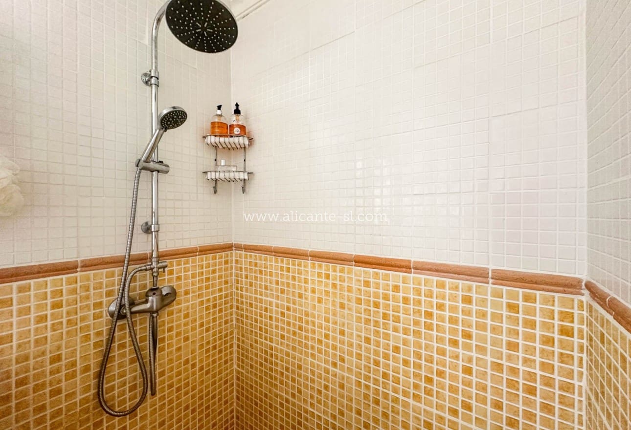 3 makuuhuone Maalaistalo myytävänä paikassa Hondon de las Nieves mukana uima-altaan 
autotalli - 269 950 € (Ref: 9553160)