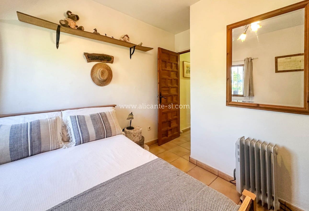 3 makuuhuone Maalaistalo myytävänä paikassa Hondon de las Nieves mukana uima-altaan 
autotalli - 269 950 € (Ref: 9553160)