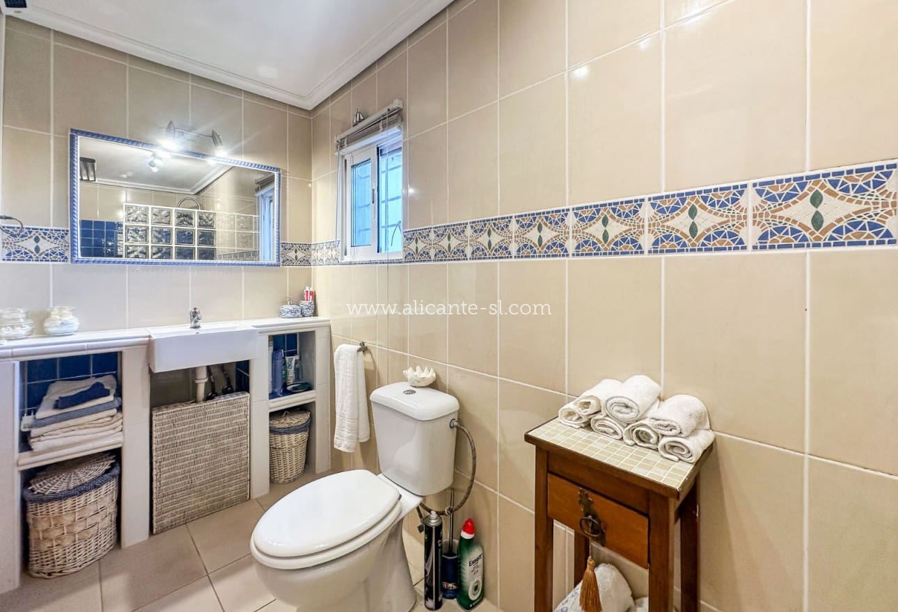 3 makuuhuone Maalaistalo myytävänä paikassa Hondon de las Nieves mukana uima-altaan 
autotalli - 269 950 € (Ref: 9553160)