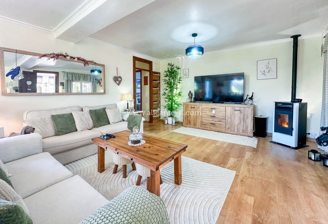 3 makuuhuone Maalaistalo myytävänä paikassa Hondon de las Nieves mukana uima-altaan 
autotalli - 269 950 € (Ref: 9553160)