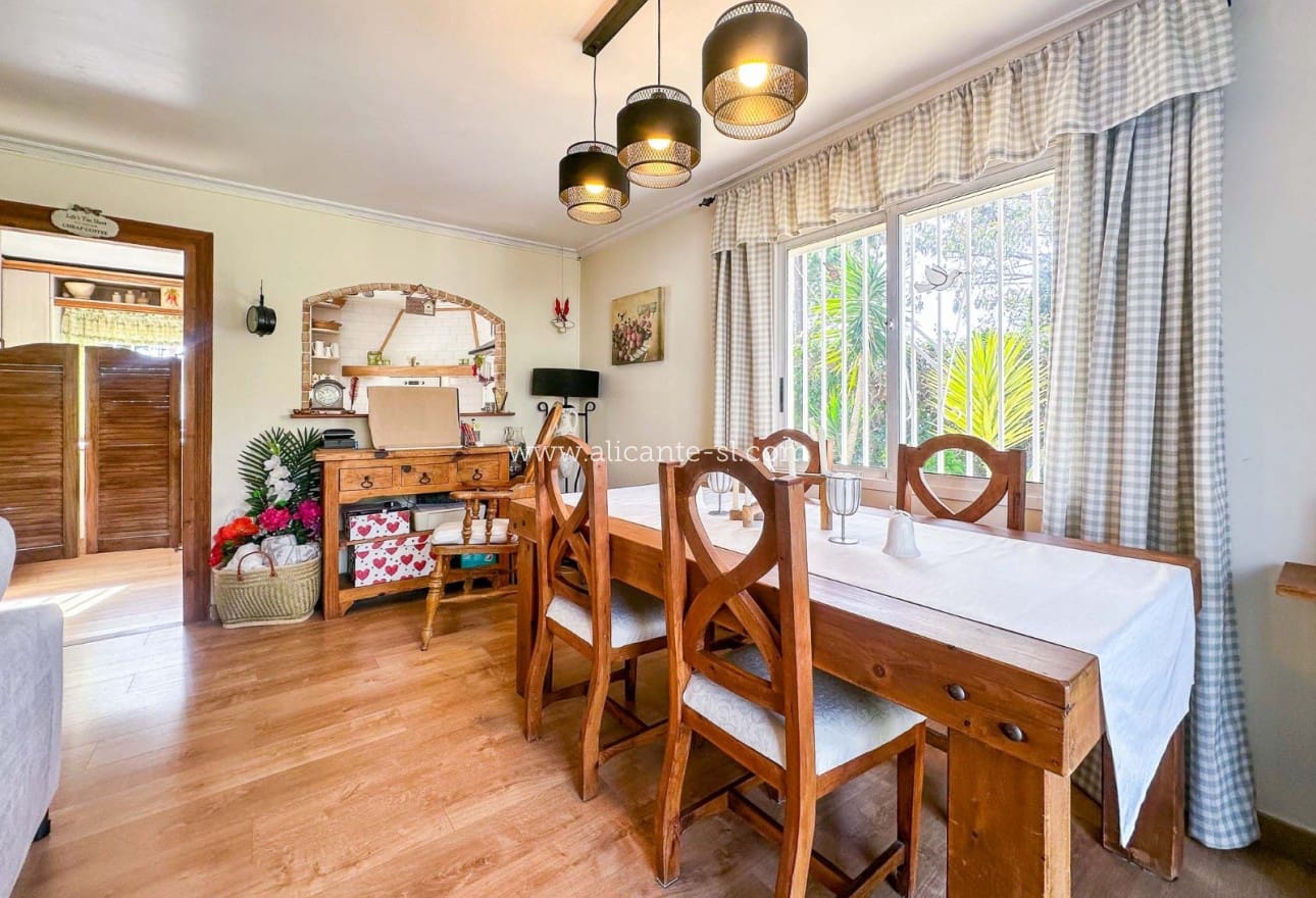 3 makuuhuone Maalaistalo myytävänä paikassa Hondon de las Nieves mukana uima-altaan 
autotalli - 269 950 € (Ref: 9553160)