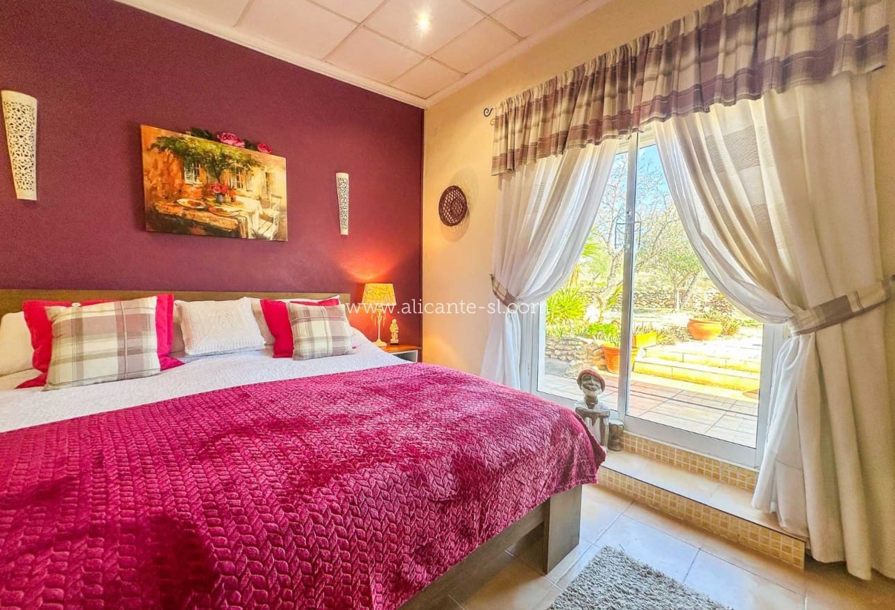 3 makuuhuone Maalaistalo myytävänä paikassa Hondon de las Nieves mukana uima-altaan 
autotalli - 269 950 € (Ref: 9553160)