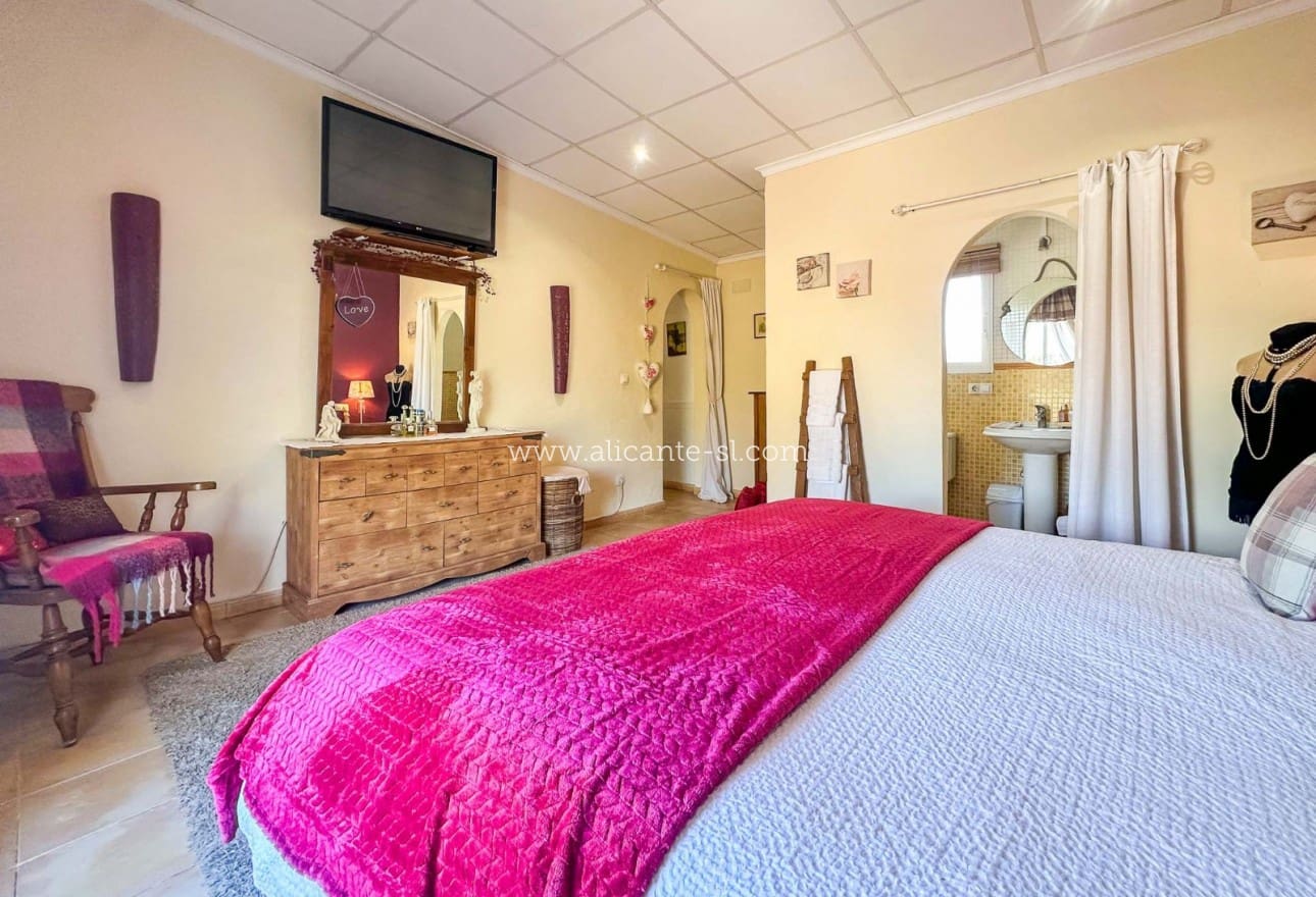 3 makuuhuone Maalaistalo myytävänä paikassa Hondon de las Nieves mukana uima-altaan 
autotalli - 269 950 € (Ref: 9553160)