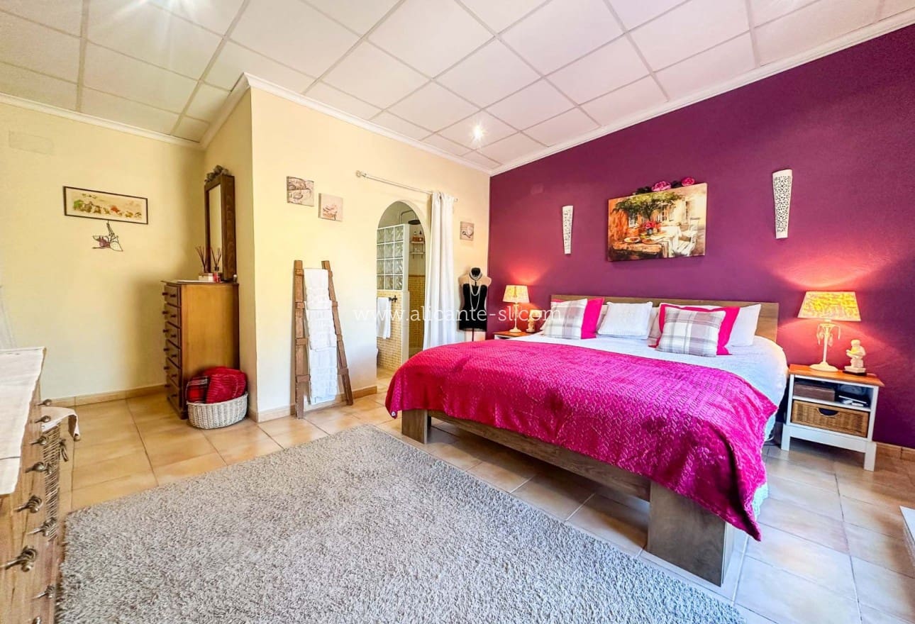 3 makuuhuone Maalaistalo myytävänä paikassa Hondon de las Nieves mukana uima-altaan 
autotalli - 269 950 € (Ref: 9553160)