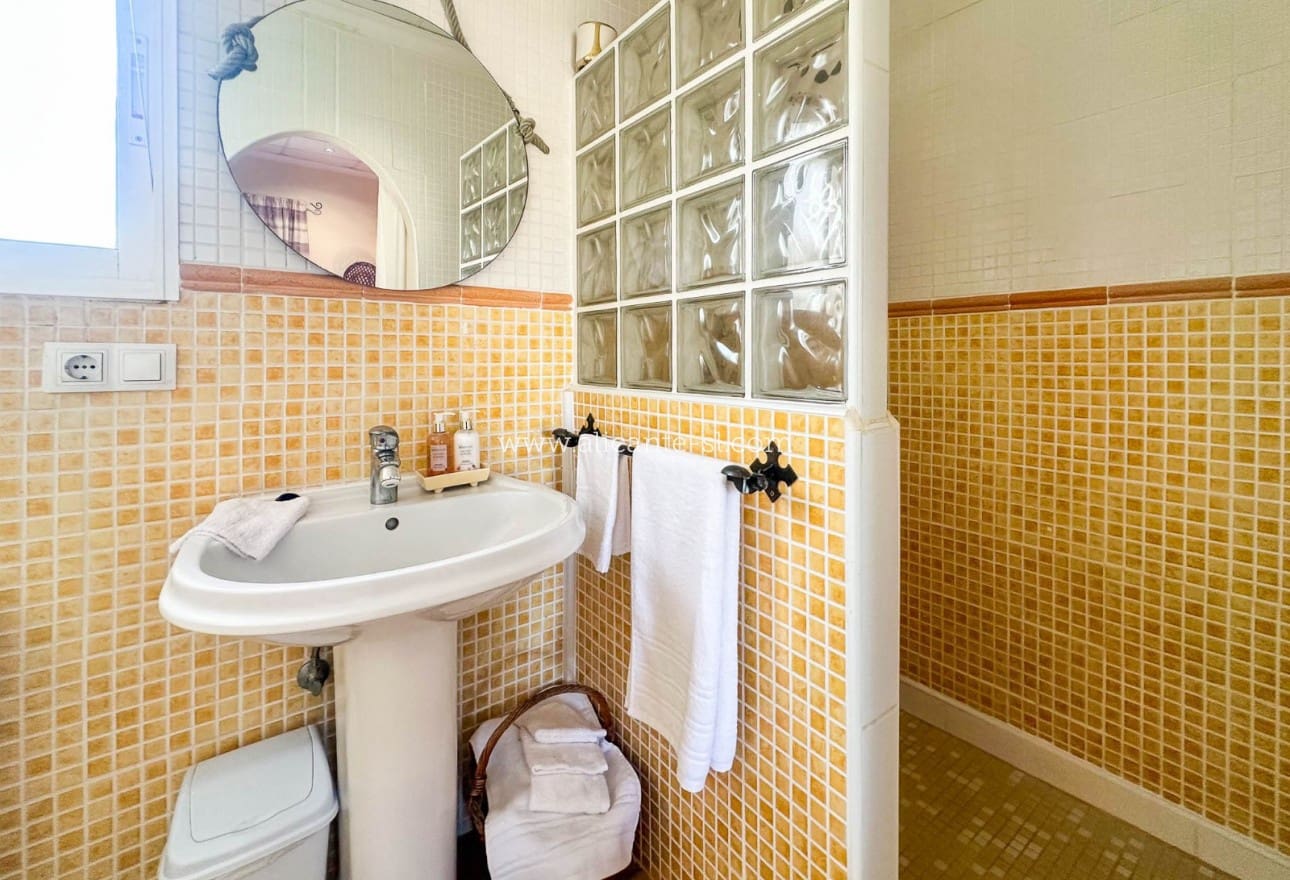 3 makuuhuone Maalaistalo myytävänä paikassa Hondon de las Nieves mukana uima-altaan 
autotalli - 269 950 € (Ref: 9553160)