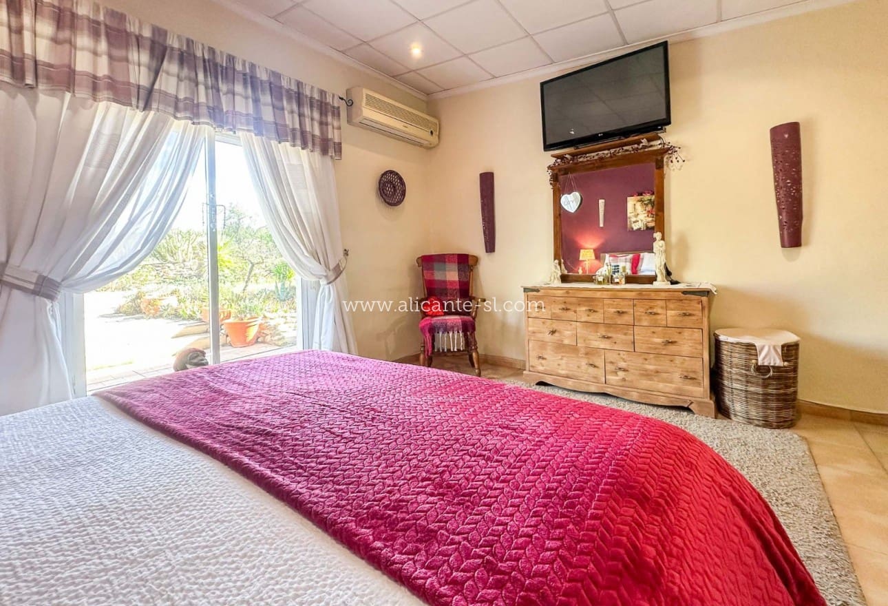 3 makuuhuone Maalaistalo myytävänä paikassa Hondon de las Nieves mukana uima-altaan 
autotalli - 269 950 € (Ref: 9553160)