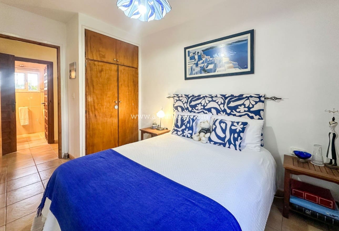 3 makuuhuone Maalaistalo myytävänä paikassa Hondon de las Nieves mukana uima-altaan 
autotalli - 269 950 € (Ref: 9553160)