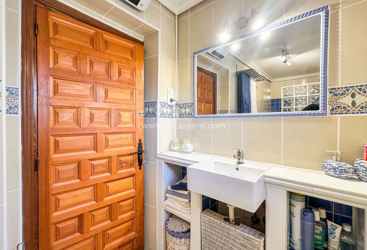 3 makuuhuone Maalaistalo myytävänä paikassa Hondon de las Nieves mukana uima-altaan 
autotalli - 269 950 € (Ref: 9553160)