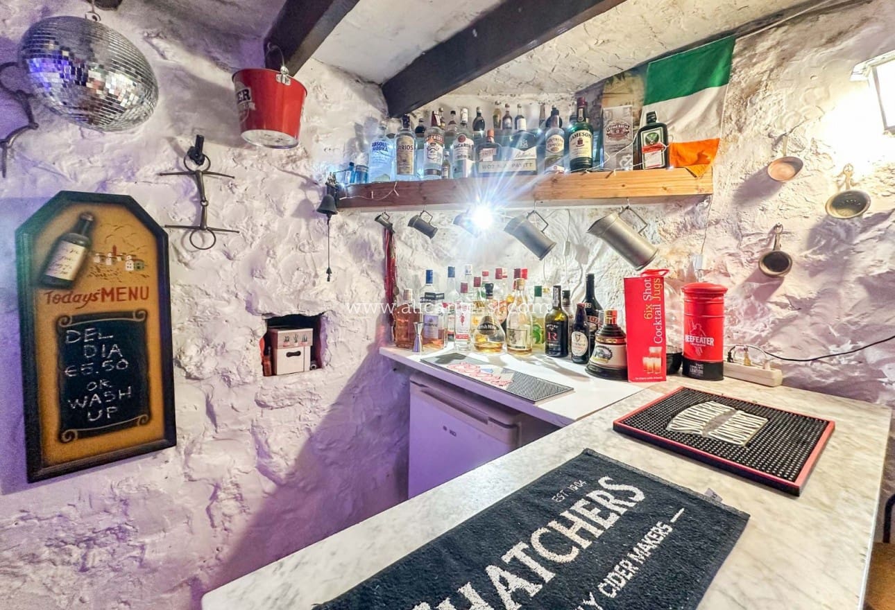 3 makuuhuone Maalaistalo myytävänä paikassa Hondon de las Nieves mukana uima-altaan 
autotalli - 269 950 € (Ref: 9553160)