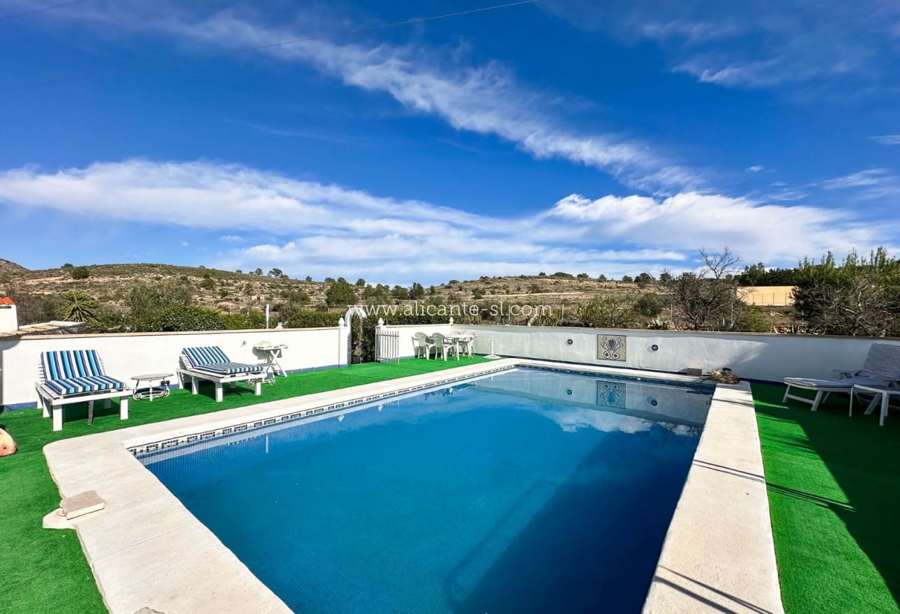 3 makuuhuone Maalaistalo myytävänä paikassa Hondon de las Nieves mukana uima-altaan 
autotalli - 269 950 € (Ref: 9553160)