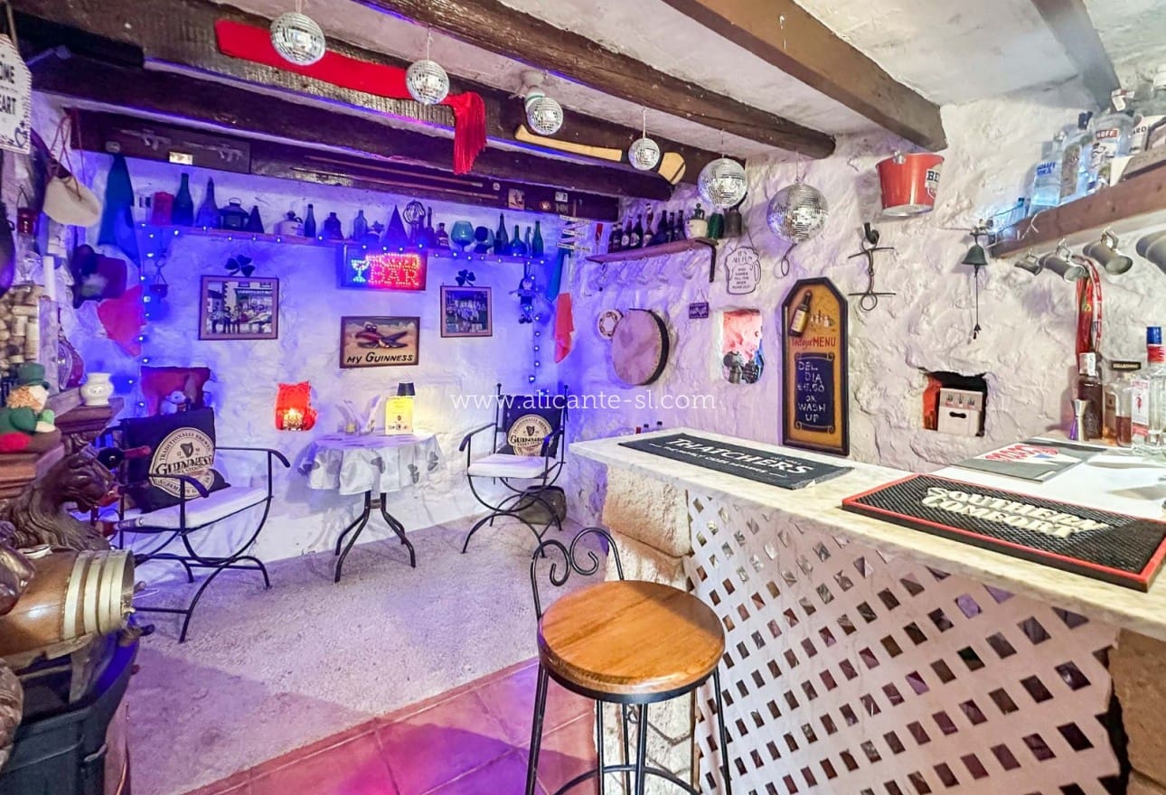 3 makuuhuone Maalaistalo myytävänä paikassa Hondon de las Nieves mukana uima-altaan 
autotalli - 269 950 € (Ref: 9553160)