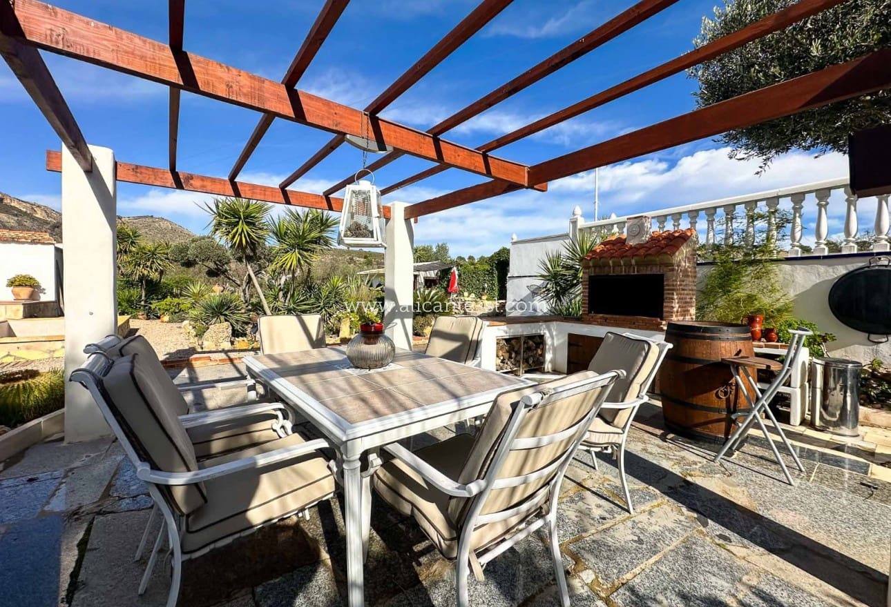 3 makuuhuone Maalaistalo myytävänä paikassa Hondon de las Nieves mukana uima-altaan 
autotalli - 269 950 € (Ref: 9553160)