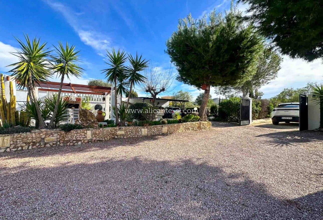 3 makuuhuone Maalaistalo myytävänä paikassa Hondon de las Nieves mukana uima-altaan 
autotalli - 269 950 € (Ref: 9553160)