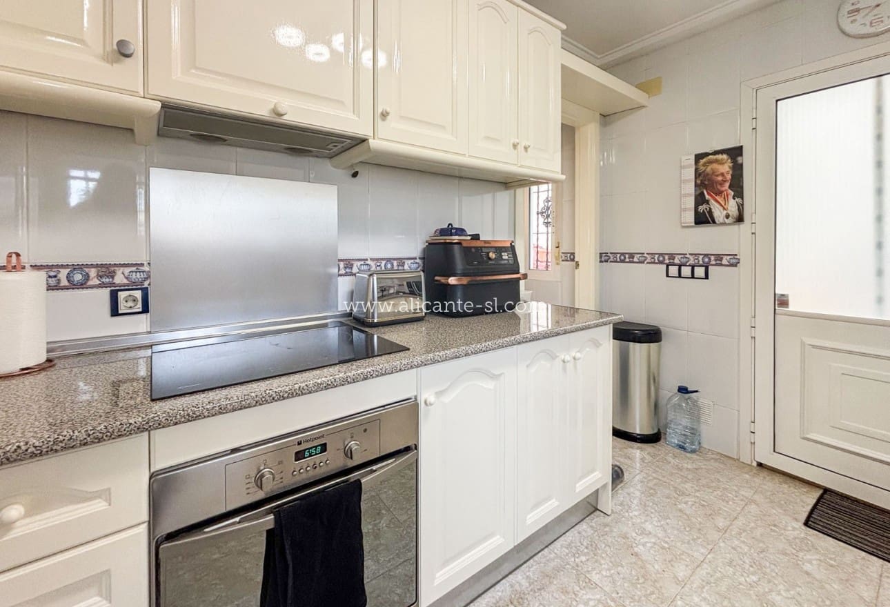 5 Zimmer Villa zu verkaufen in Monforte del Cid mit Pool - 384.950 € (Ref: 9567856)