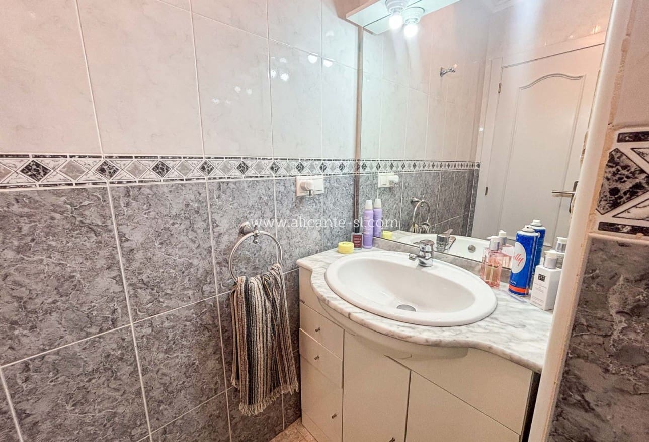 5 Zimmer Villa zu verkaufen in Monforte del Cid mit Pool - 384.950 € (Ref: 9567856)