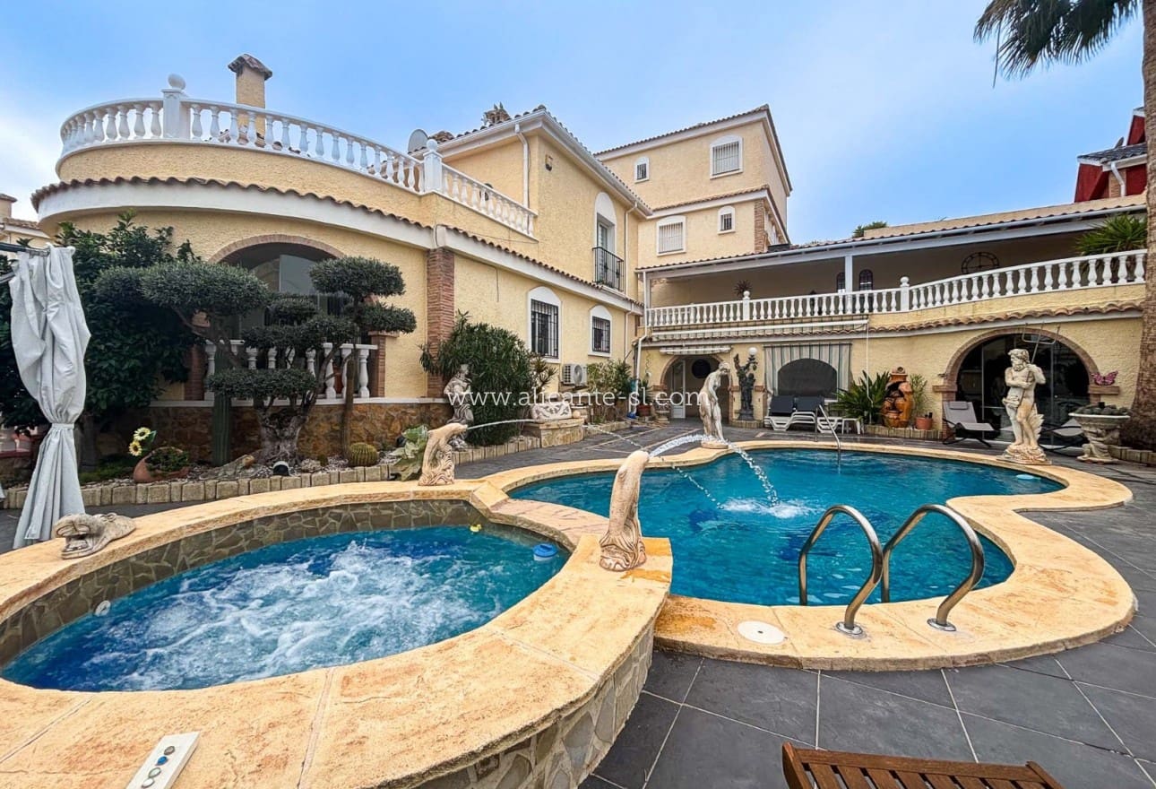 5 Zimmer Villa zu verkaufen in Monforte del Cid mit Pool - 384.950 € (Ref: 9567856)