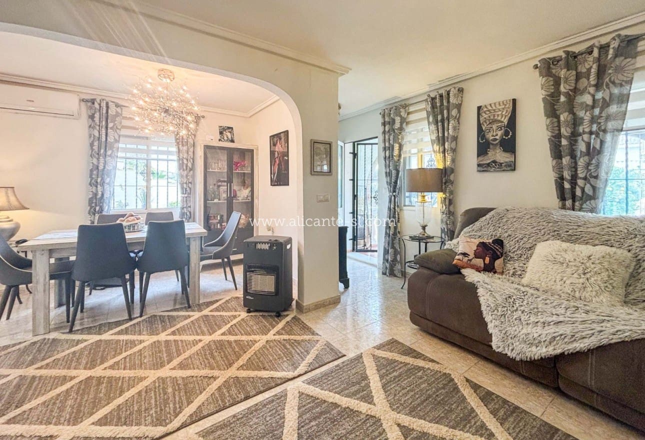 5 Zimmer Villa zu verkaufen in Monforte del Cid mit Pool - 384.950 € (Ref: 9567856)