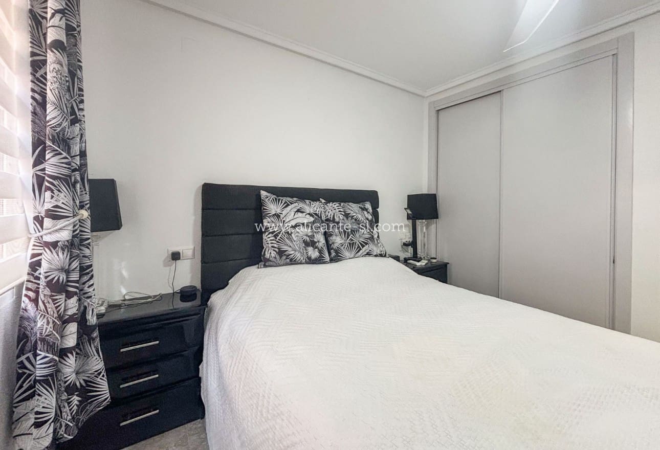 5 Zimmer Villa zu verkaufen in Monforte del Cid mit Pool - 384.950 € (Ref: 9567856)