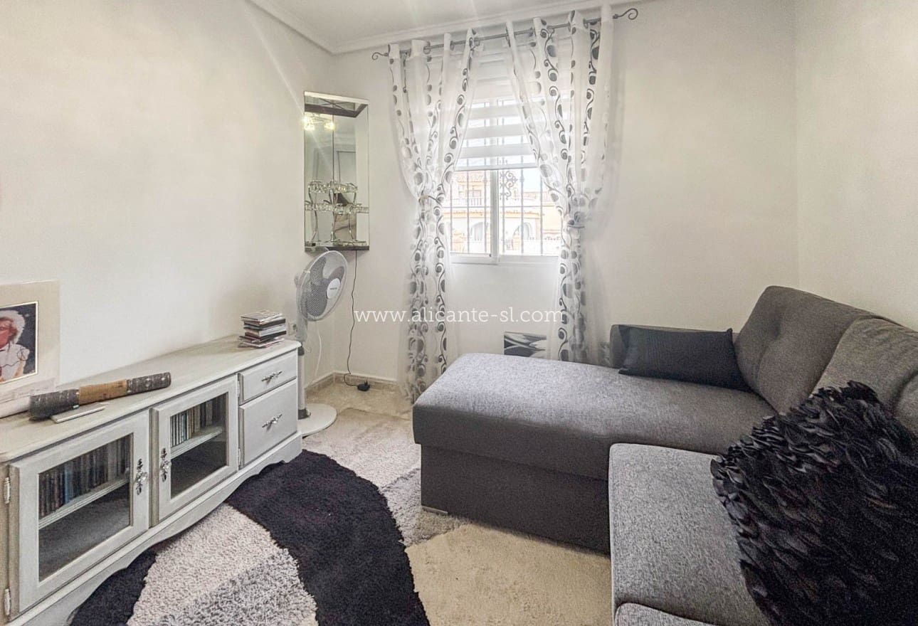 5 Zimmer Villa zu verkaufen in Monforte del Cid mit Pool - 384.950 € (Ref: 9567856)