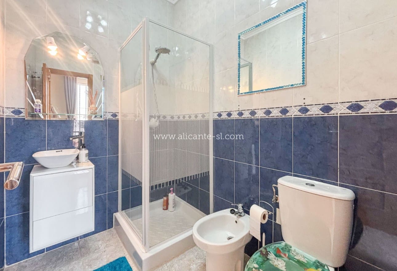 5 Zimmer Villa zu verkaufen in Monforte del Cid mit Pool - 384.950 € (Ref: 9567856)