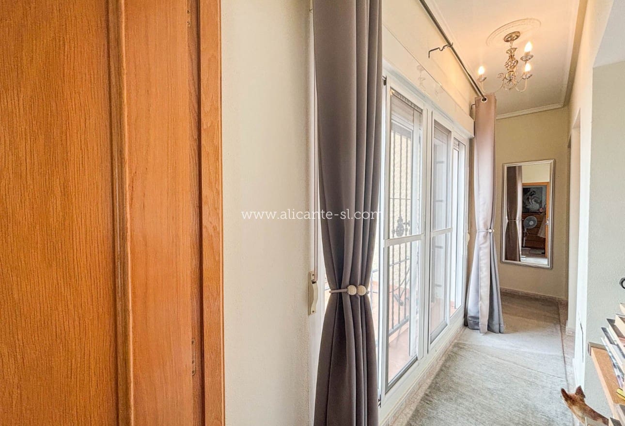 5 Zimmer Villa zu verkaufen in Monforte del Cid mit Pool - 384.950 € (Ref: 9567856)