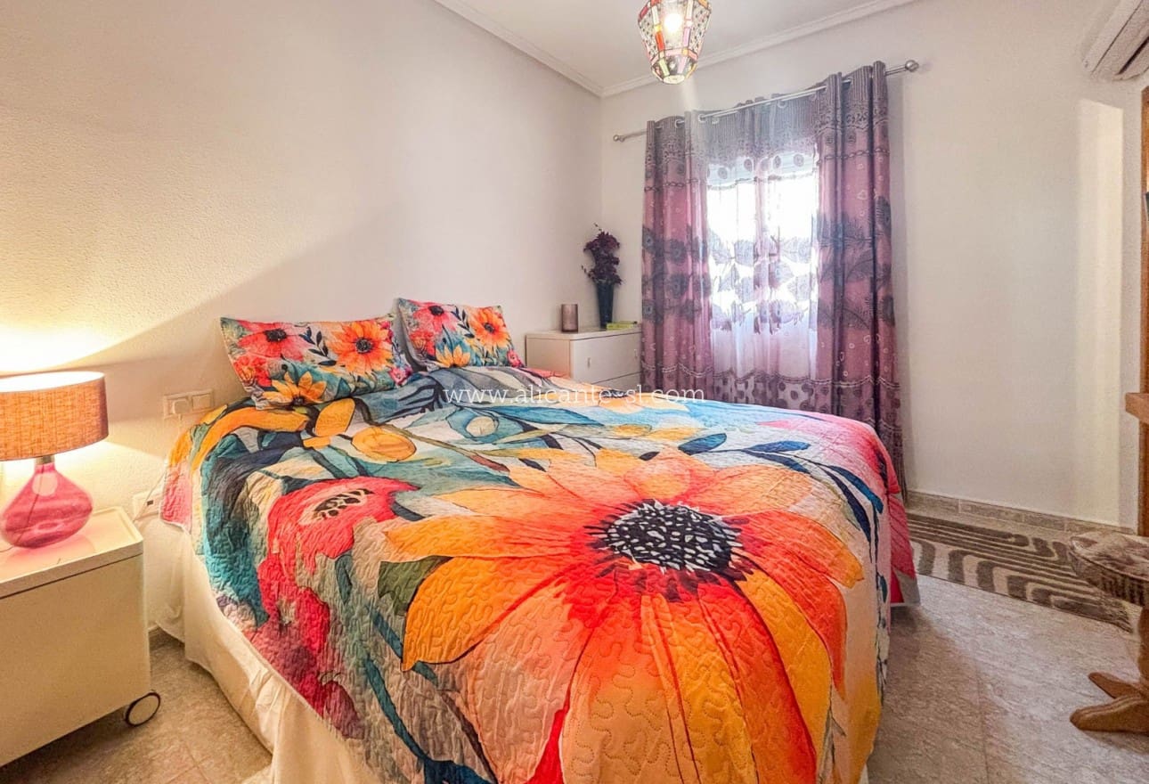 5 Zimmer Villa zu verkaufen in Monforte del Cid mit Pool - 384.950 € (Ref: 9567856)