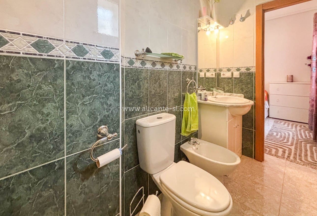 5 Zimmer Villa zu verkaufen in Monforte del Cid mit Pool - 384.950 € (Ref: 9567856)