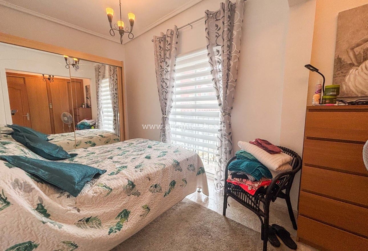 5 Zimmer Villa zu verkaufen in Monforte del Cid mit Pool - 384.950 € (Ref: 9567856)