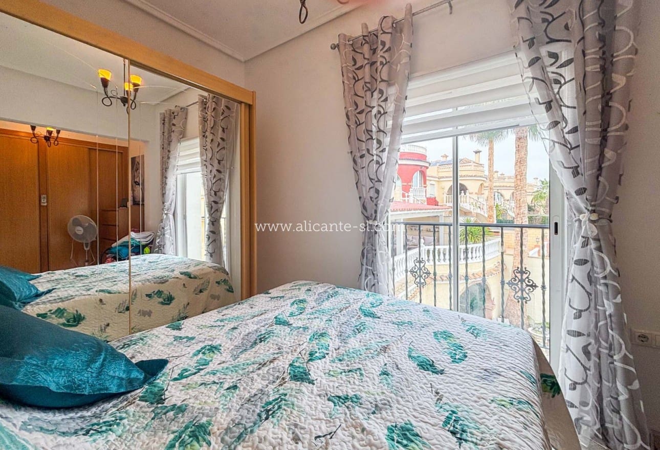 5 Zimmer Villa zu verkaufen in Monforte del Cid mit Pool - 384.950 € (Ref: 9567856)