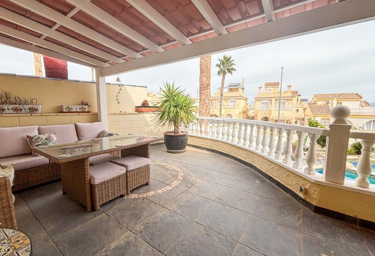 5 Zimmer Villa zu verkaufen in Monforte del Cid mit Pool - 384.950 € (Ref: 9567856)